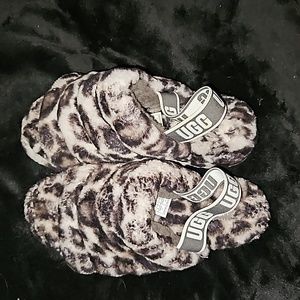 UGG SLIPPERS